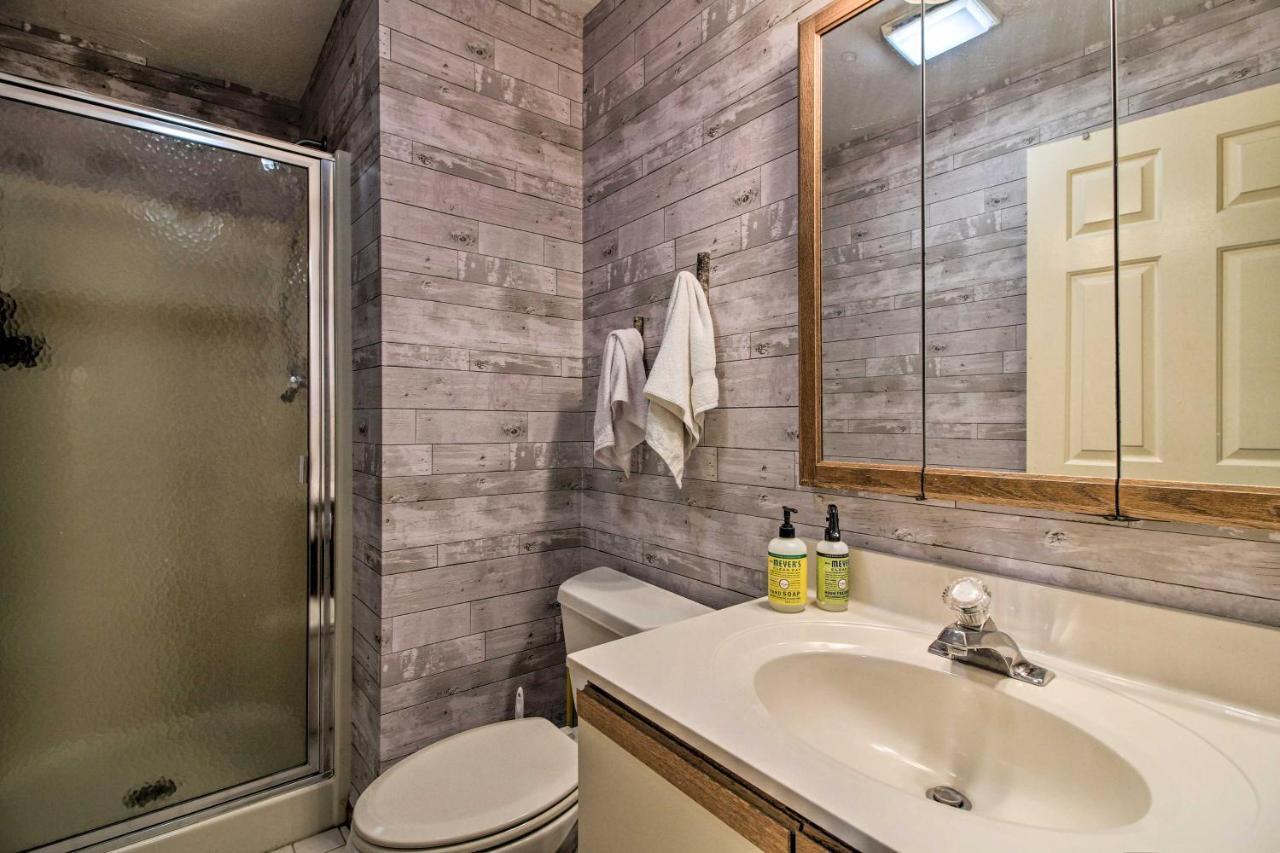 Timber Creek Townhome With 2 Decks And Mtn Views! West Dover Eksteriør billede