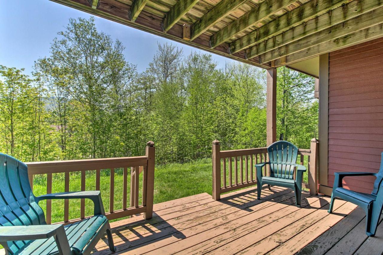 Timber Creek Townhome With 2 Decks And Mtn Views! West Dover Eksteriør billede